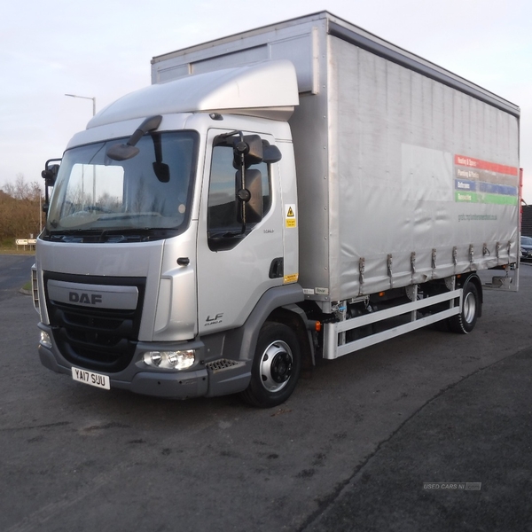 Daf 20ft curtainsider with tail lift , air seat . in Down