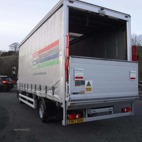 Daf 20ft curtainsider with tail lift , air seat . in Down