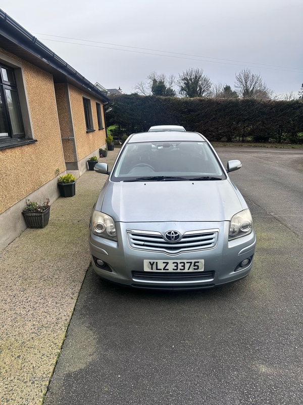 Toyota Avensis 1.8 VVT-i TR 4dr in Down
