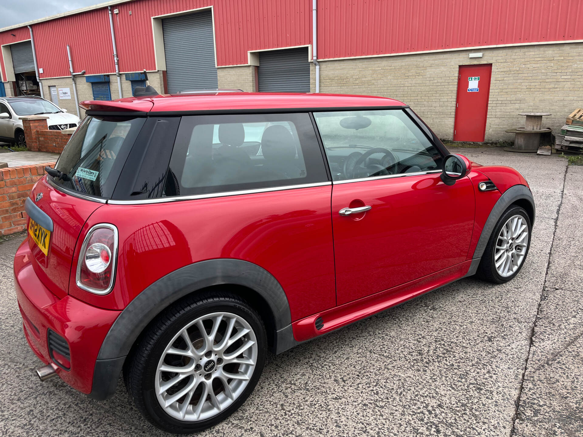 Car Thumbnail 4