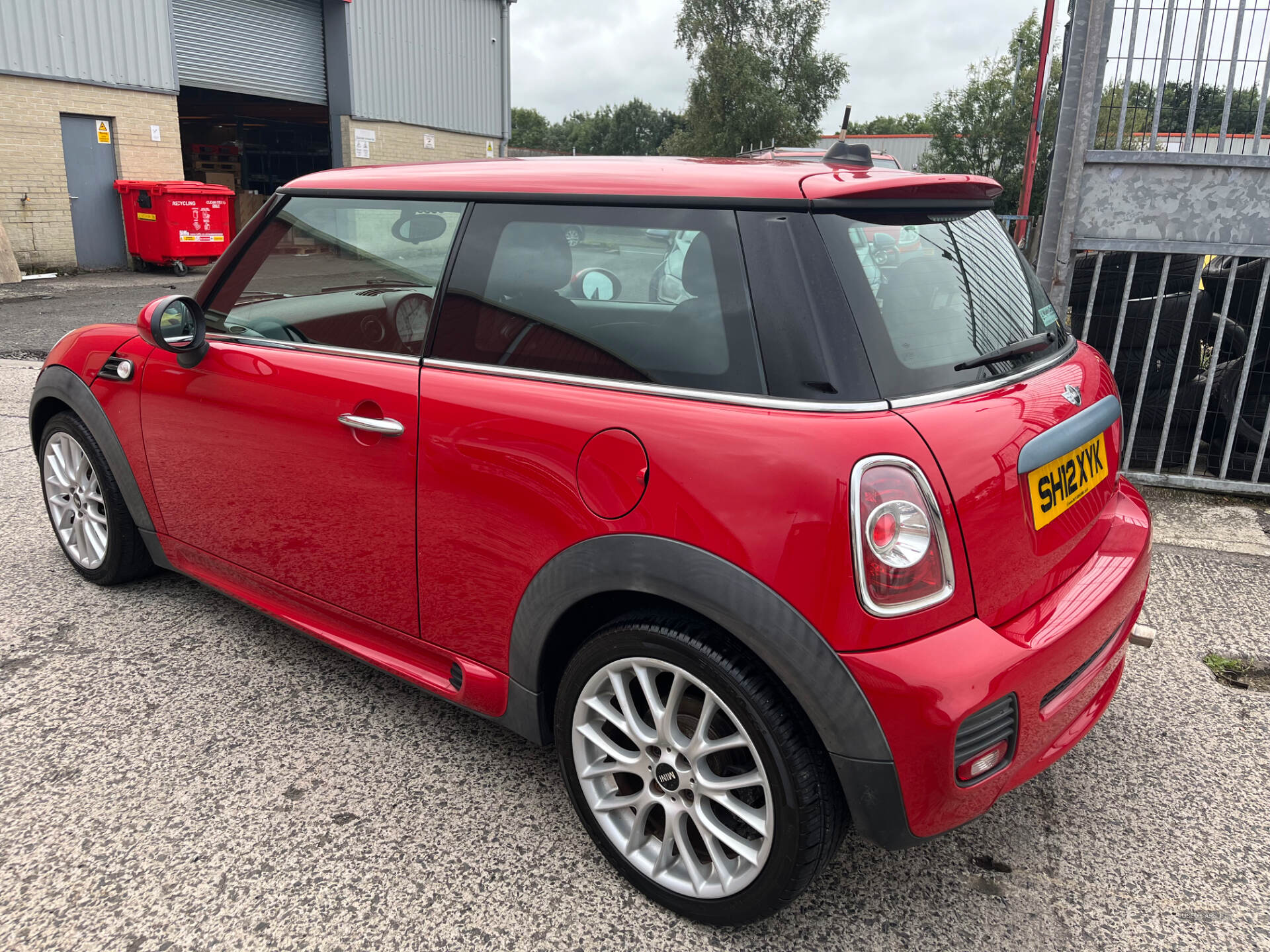 Car Thumbnail 5