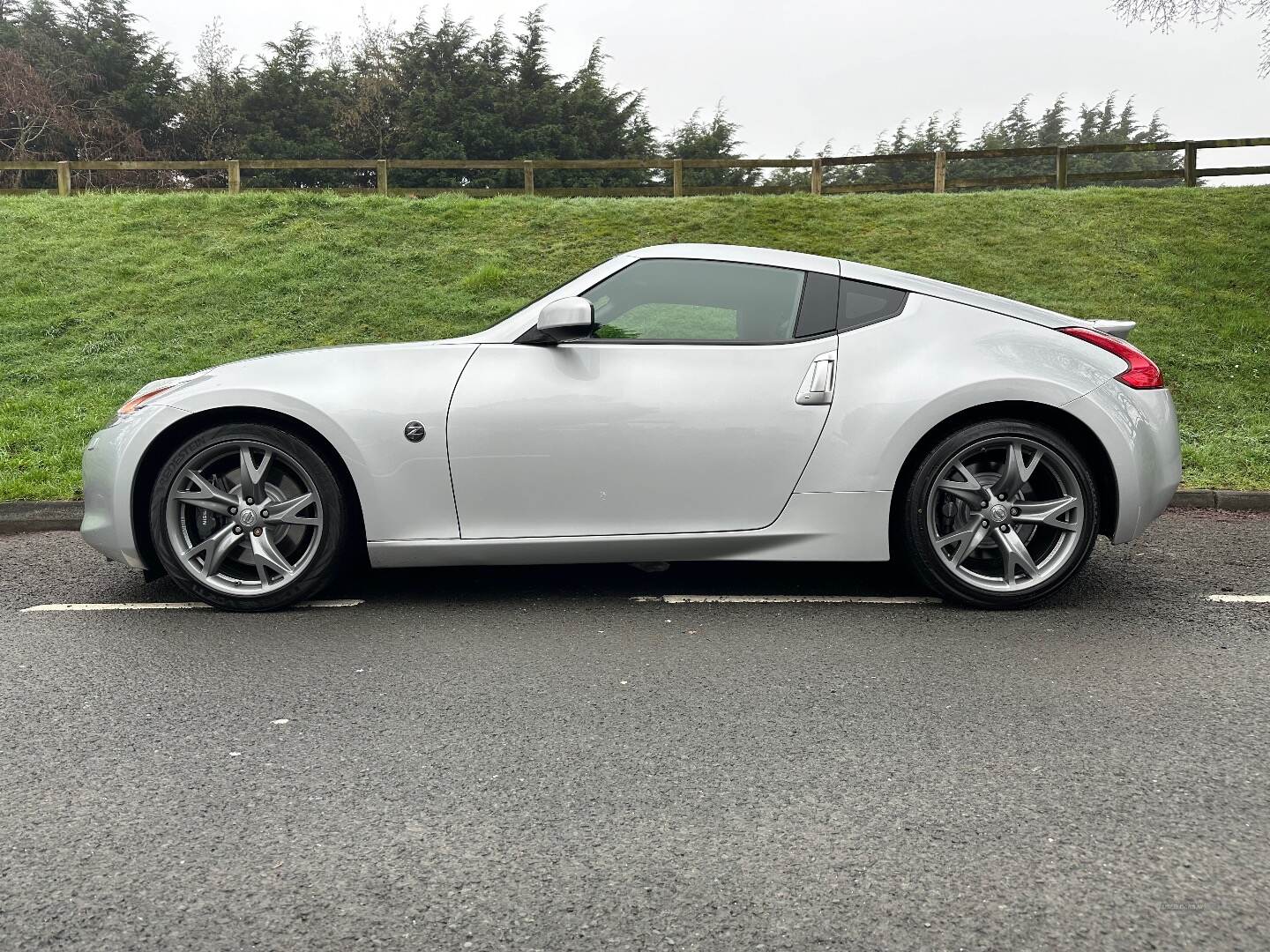 Nissan 370Z COUPE in Down