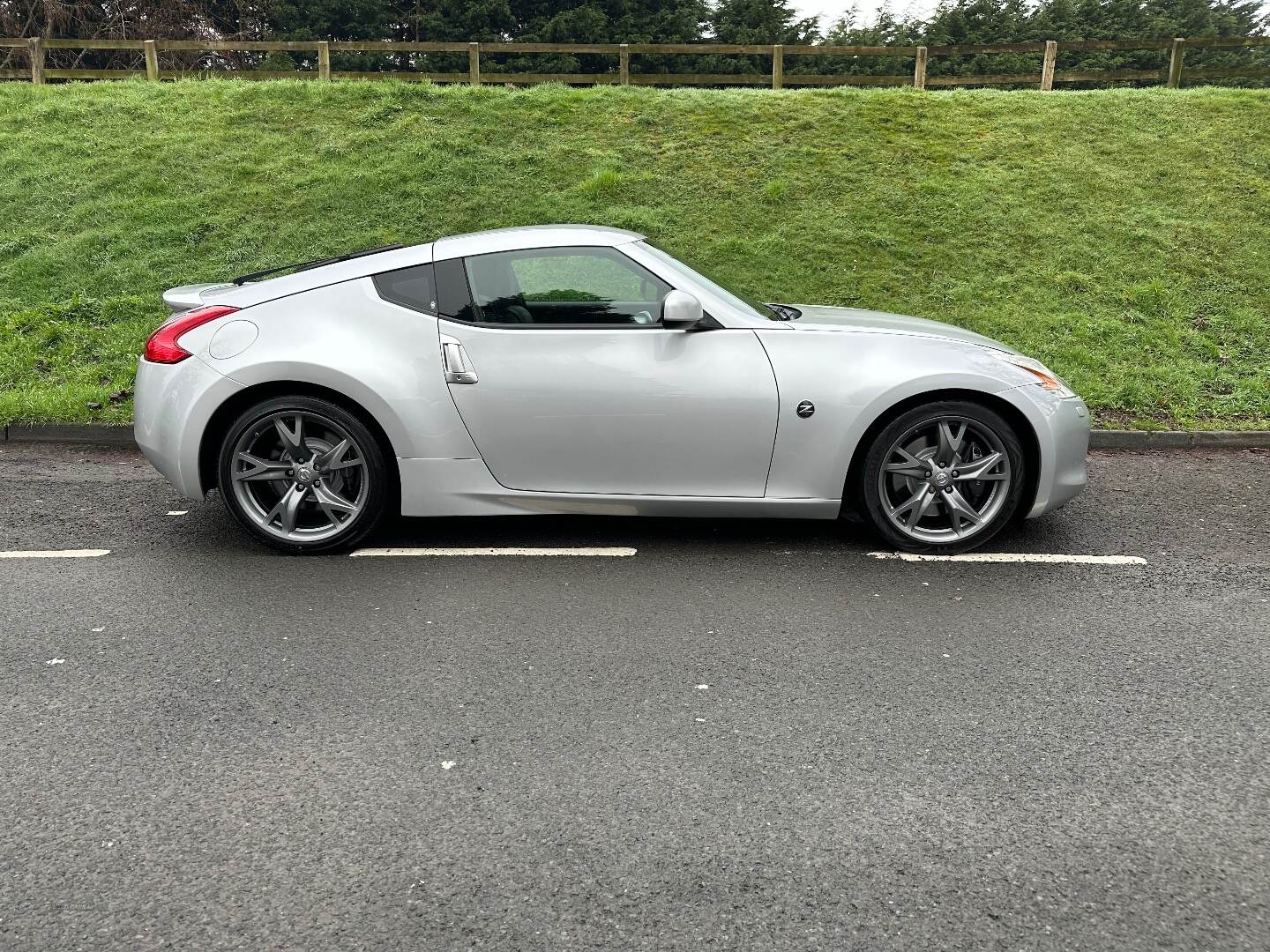 Nissan 370Z COUPE in Down