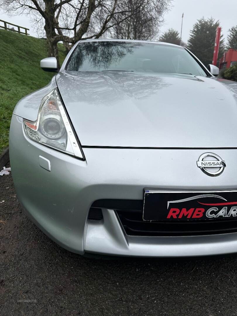 Nissan 370Z COUPE in Down