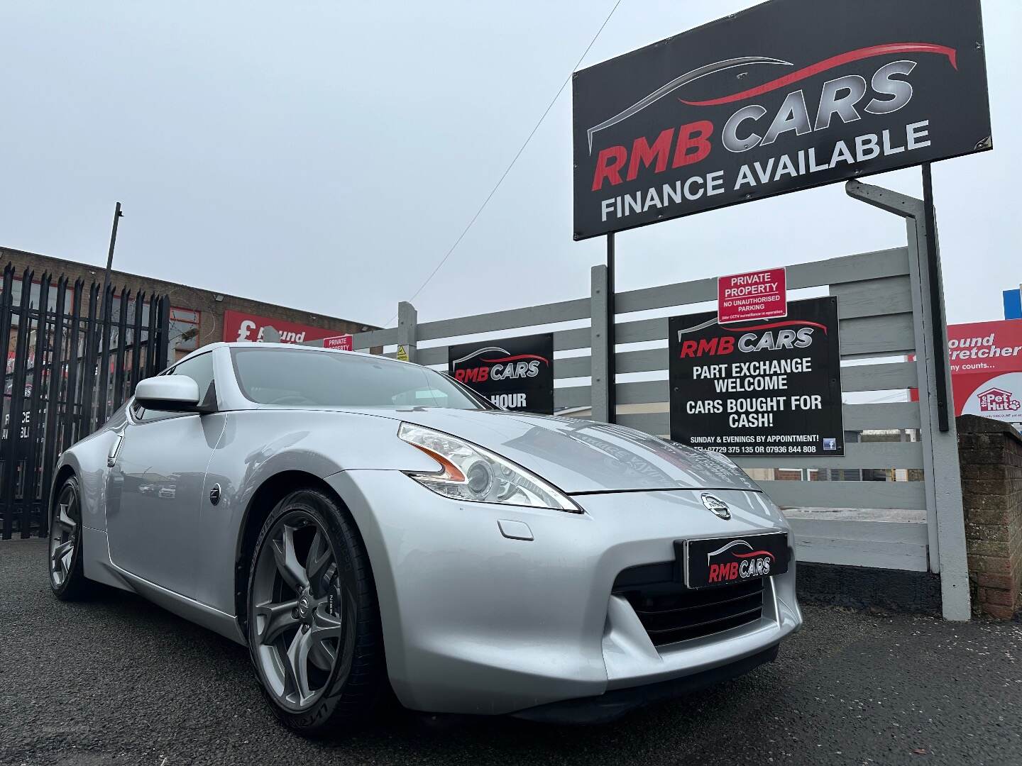 Nissan 370Z COUPE in Down