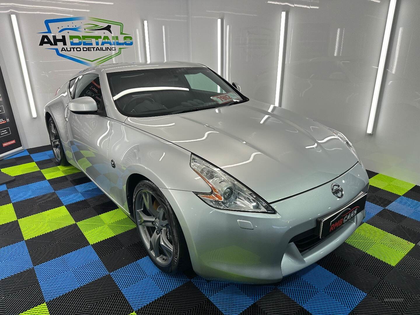 Nissan 370Z COUPE in Down