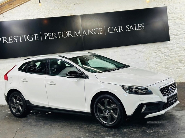 Volvo V40 1.6 D2 CROSS COUNTRY LUX NAV 5d 113 BHP in Derry / Londonderry