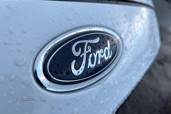 Ford Focus 1.5 TDCi 120 ST-Line Navigation 5dr - REAR PARKING SENSORS, SAT NAV, APPLE CARPLAY, PUSH BUTTON START, REAR PRIV GLASS, BLUETOOTH and more… in Antrim