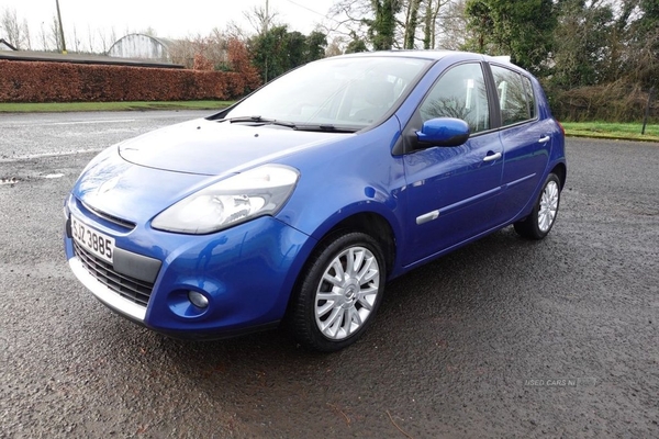 Renault Clio 1.1 DYNAMIQUE TOMTOM 16V 5d 75 BHP FULL SERVICE HISTORY 10 STAMPS in Antrim