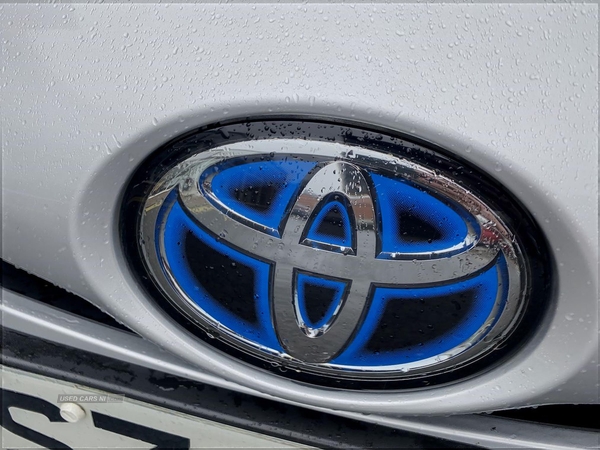 Toyota Prius 1.8 Vvti Excel 5Dr Cvt in Down