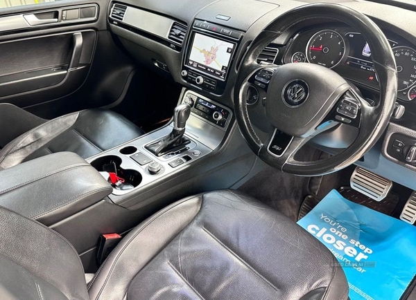 Volkswagen Touareg 3.0 V6 R-LINE TDI BLUEMOTION TECHNOLOGY 5d 202 BHP in Antrim