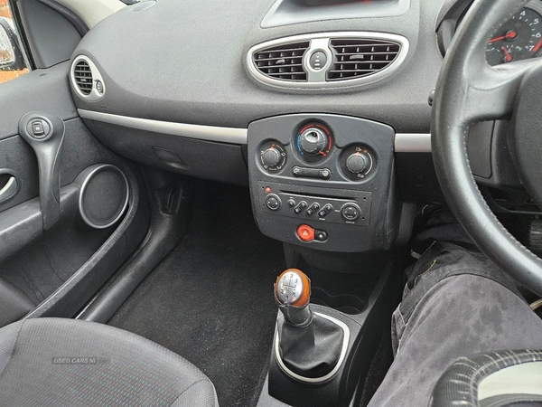 Renault Clio 1.2 TCE Dynamique 5dr in Down
