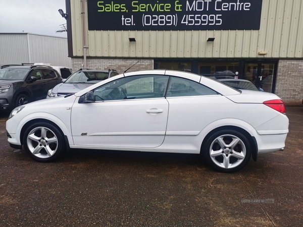 Vauxhall Astra 1.8 TWIN TOP SPORT 3d 140 BHP Stunning Looking Convertible in Down