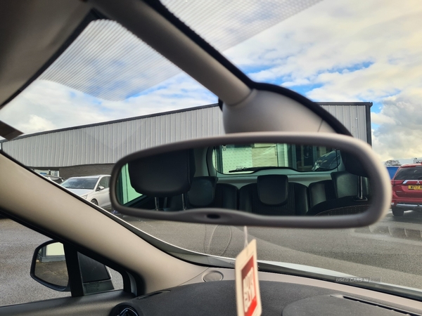 Renault Scenic DIESEL ESTATE in Derry / Londonderry