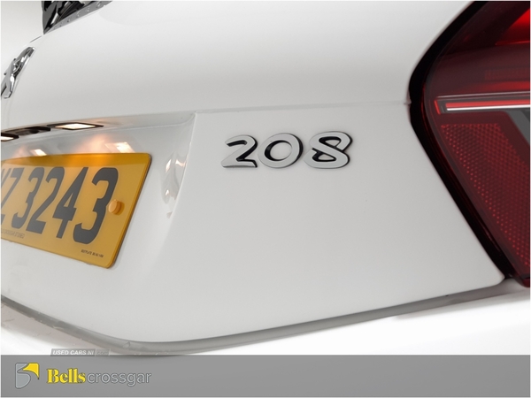 Peugeot 208 1.2 PureTech 82 Signature 5dr [Start Stop] in Down