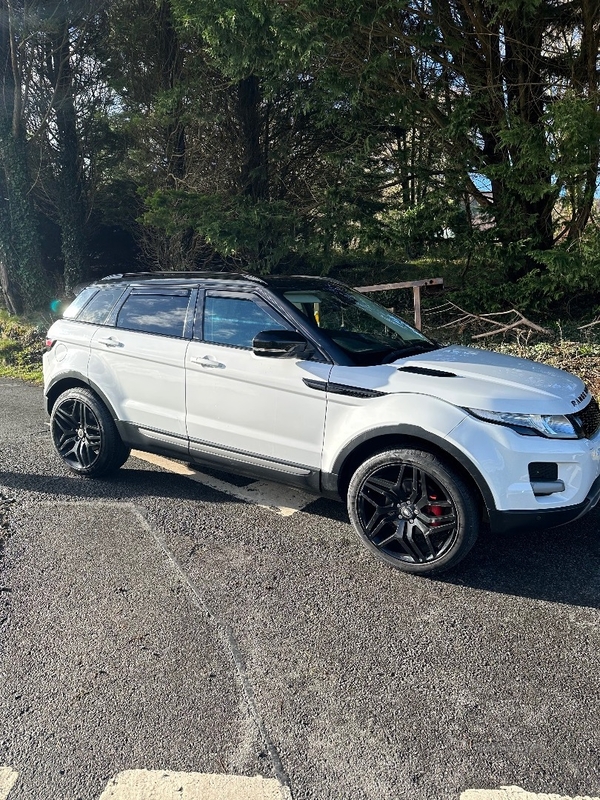 Land Rover Range Rover Evoque 2.2 eD4 Pure 5dr [Tech Pack] 2WD in Down