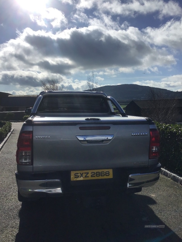 Toyota Hilux Invincible D/Cab Pick Up 2.4 D-4D in Down