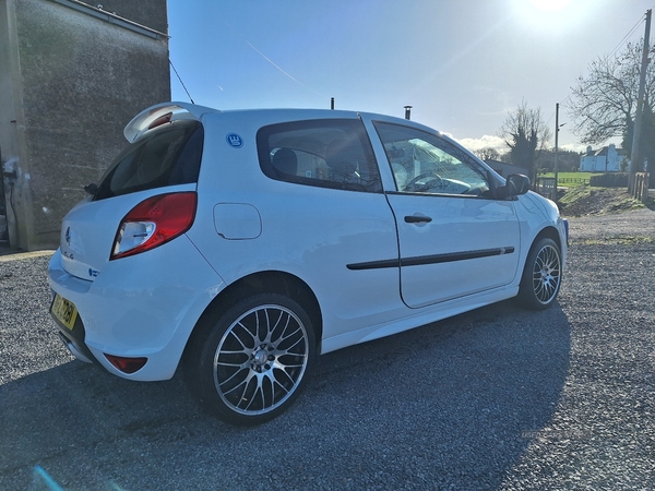 Renault Clio 1.2 16V Extreme 3dr in Down
