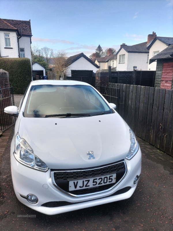 Peugeot 208 1.0 VTi Active 3dr in Down