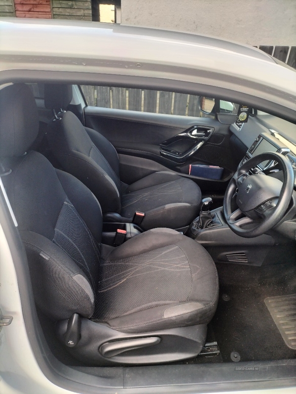 Peugeot 208 1.0 VTi Active 3dr in Down