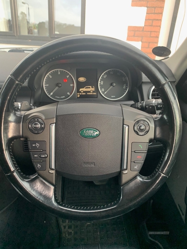 Land Rover Discovery 3.0 SDV6 255 XS 5dr Auto in Down