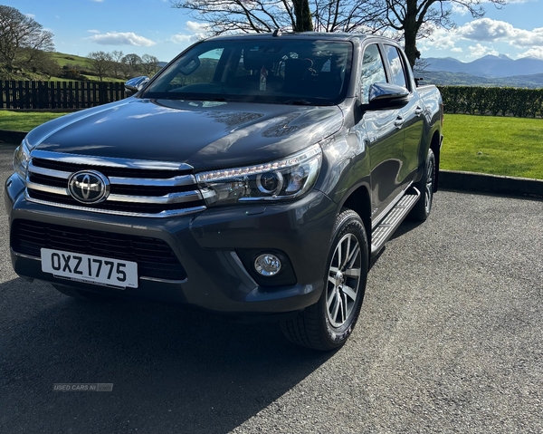 Toyota Hilux Invincible D/Cab Pick Up 2.4 D-4D in Down