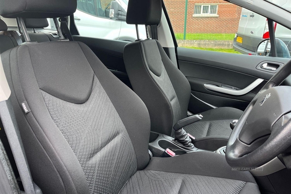 Peugeot 308 1.6 HDi 92 Access 5dr, Manual Transmission, Large Boot Space, Air Conditioning, Isofix Seats, Electric Windows, CD player in Derry / Londonderry