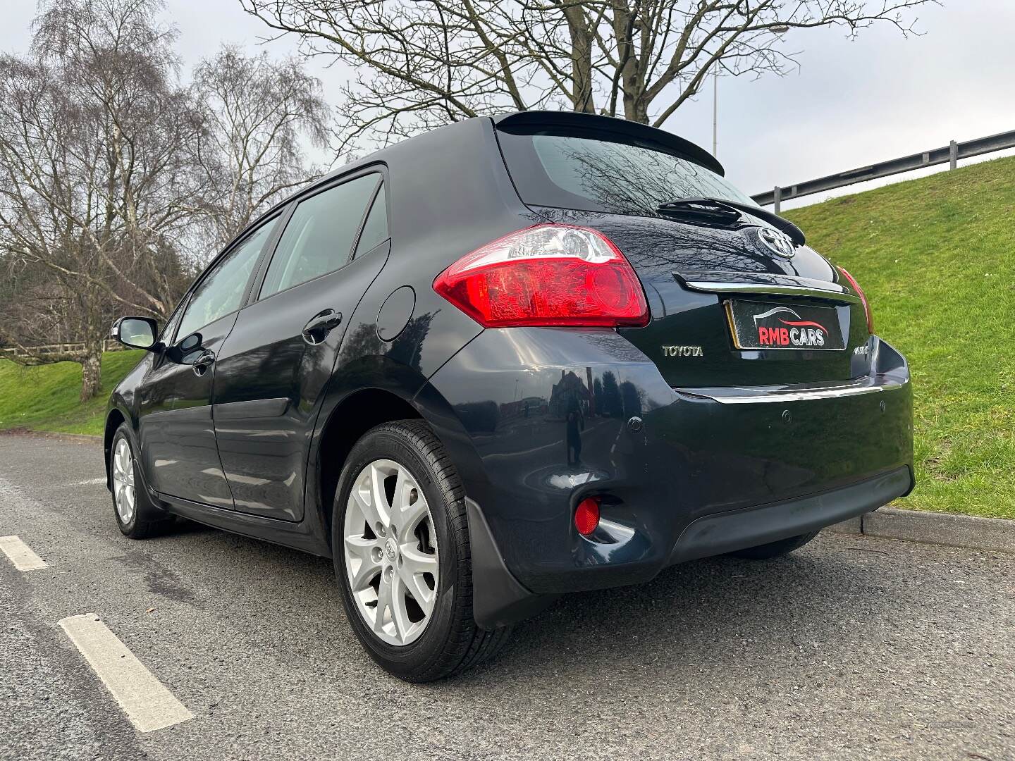 Toyota Auris HATCHBACK in Down