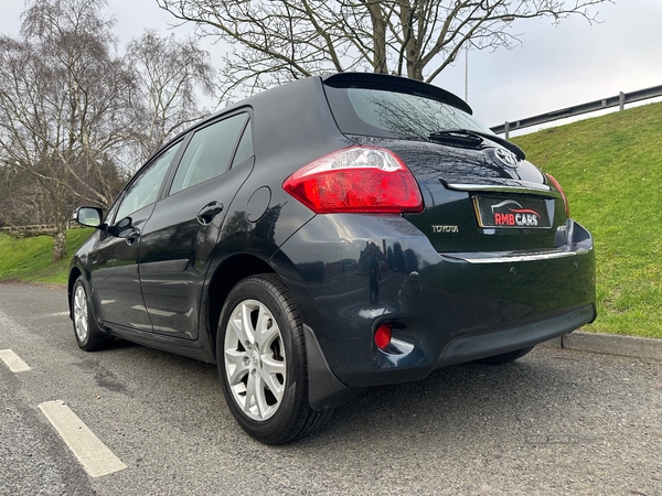 Toyota Auris HATCHBACK in Down