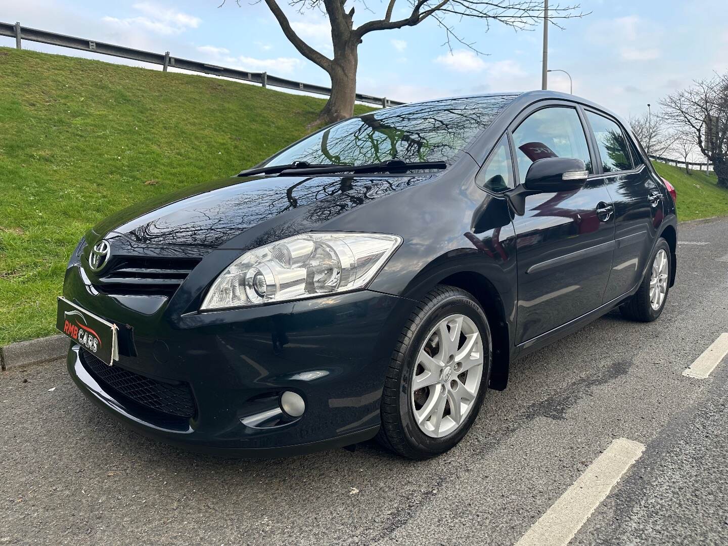 Toyota Auris HATCHBACK in Down