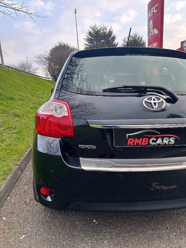 Toyota Auris HATCHBACK in Down