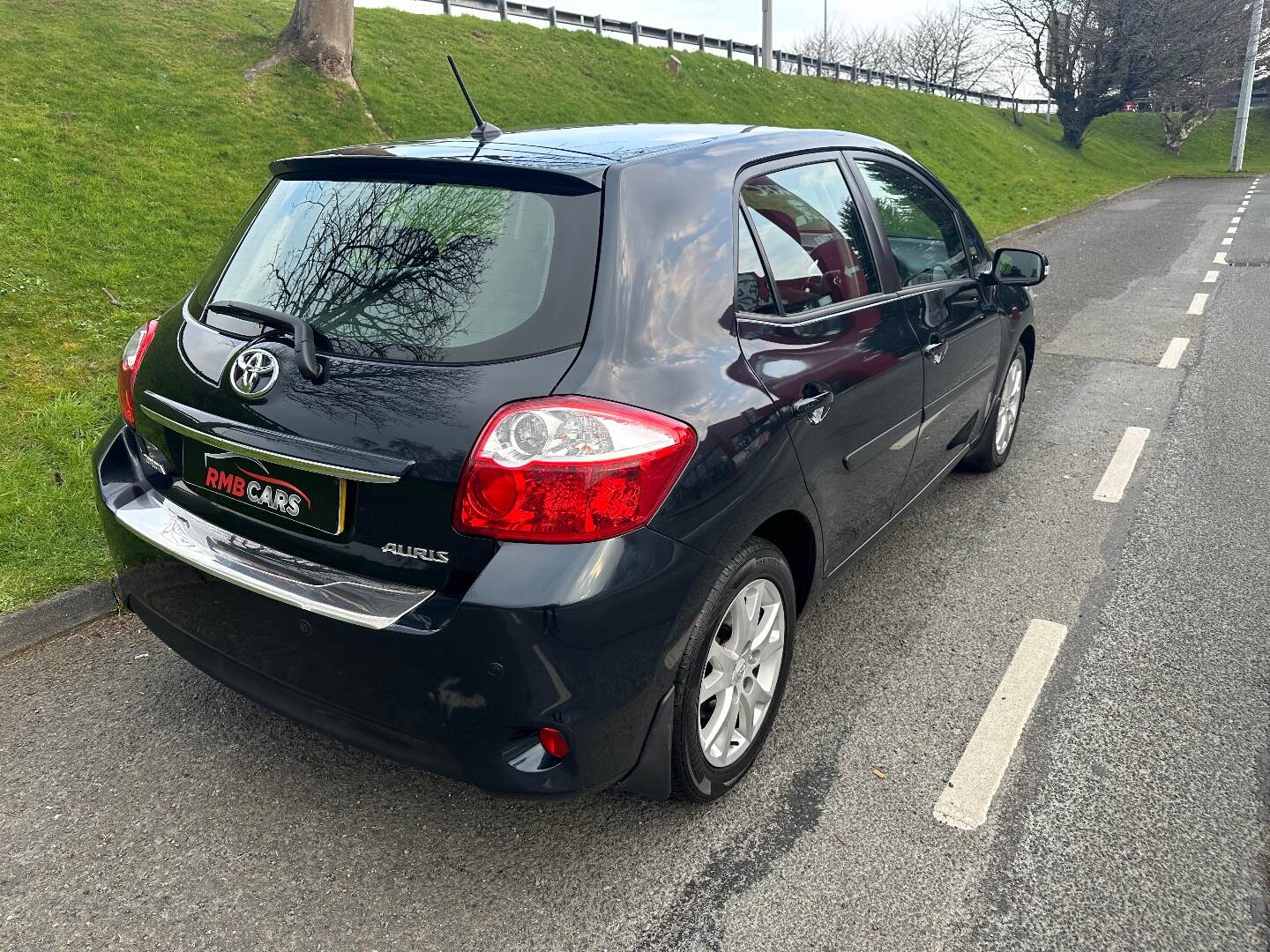 Toyota Auris HATCHBACK in Down