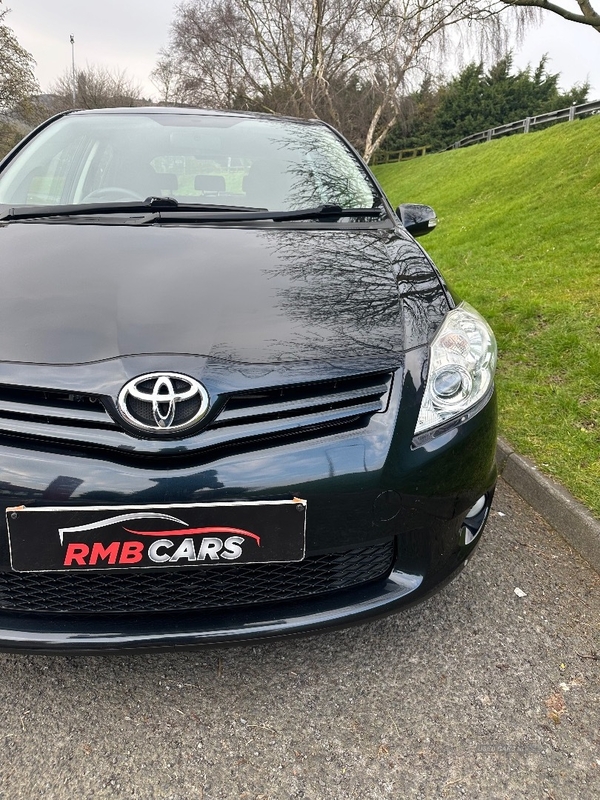 Toyota Auris HATCHBACK in Down