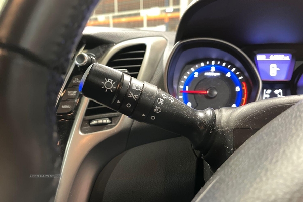 Hyundai i30 1.6 CRDi Blue Drive SE 5dr- Reversing Sensors, Start Stop, Cruise Control, Lane Assist, Voice Control, Bluetooth, Start Stop in Antrim