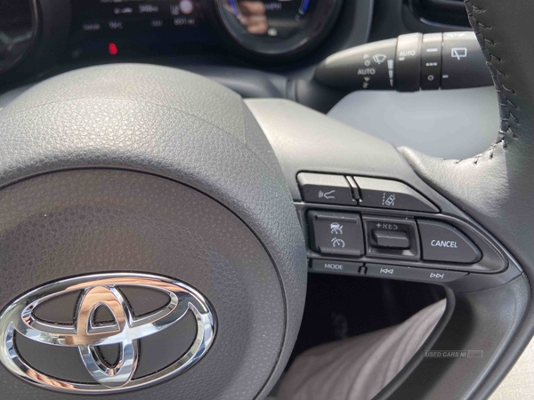 Toyota Yaris 1.5 Hybrid Excel 5dr CVT in Down