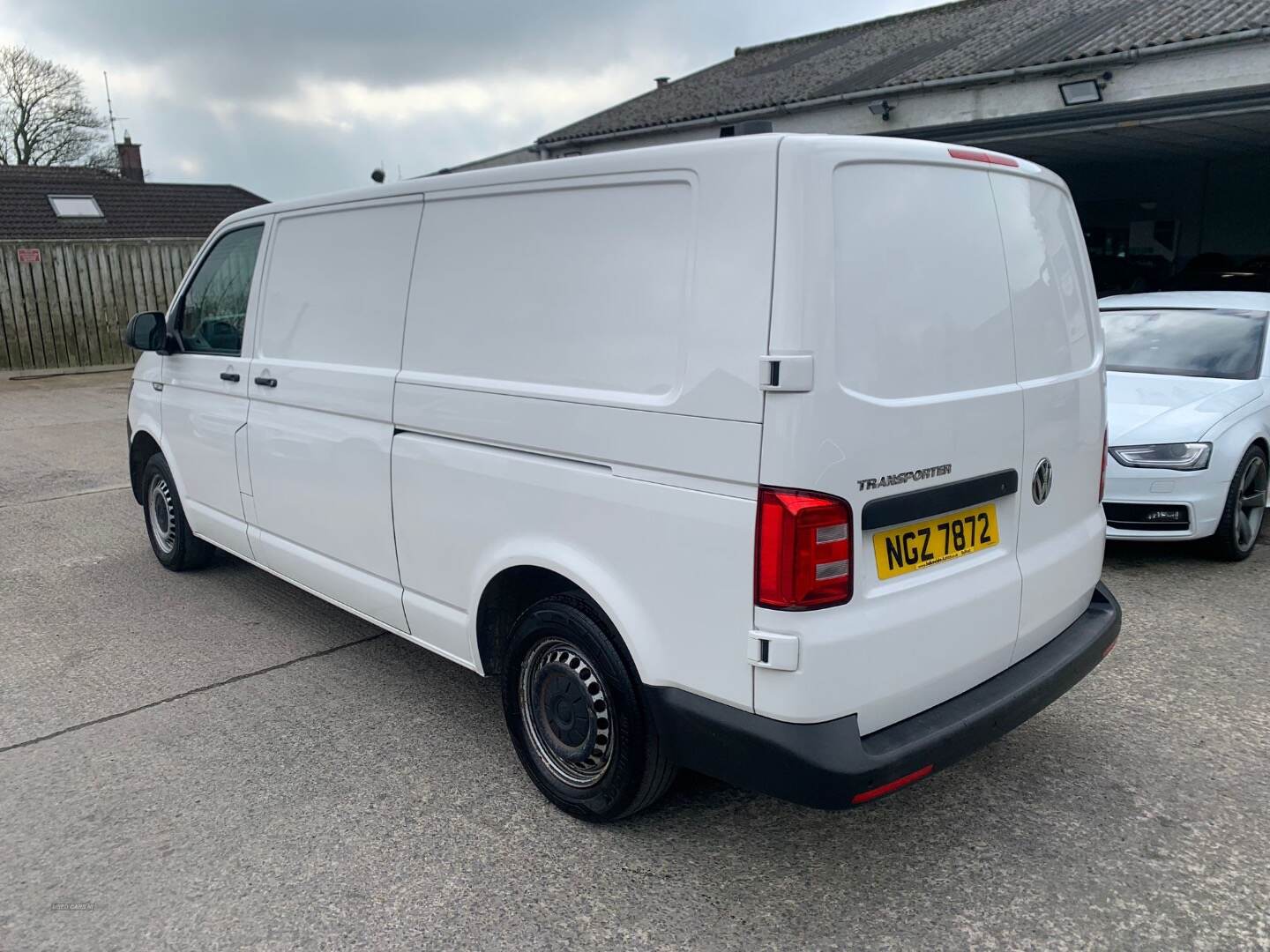 Volkswagen Transporter T28 LWB DIESEL in Down