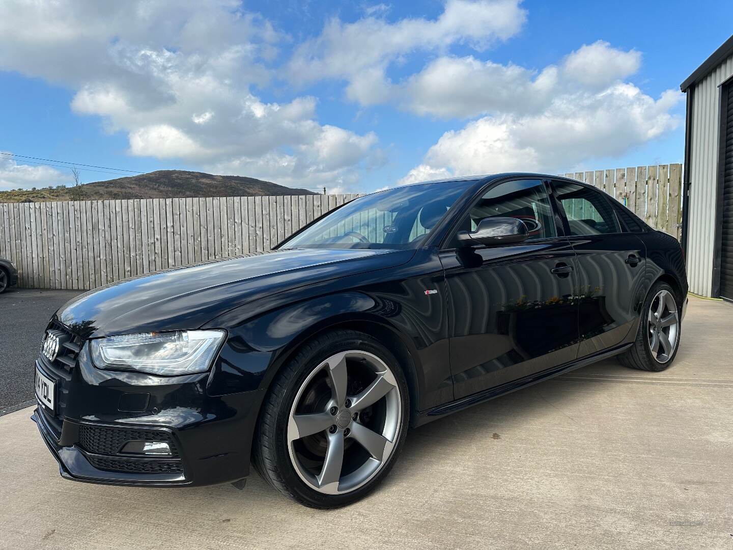 Audi A4 SALOON SPECIAL EDITIONS in Down