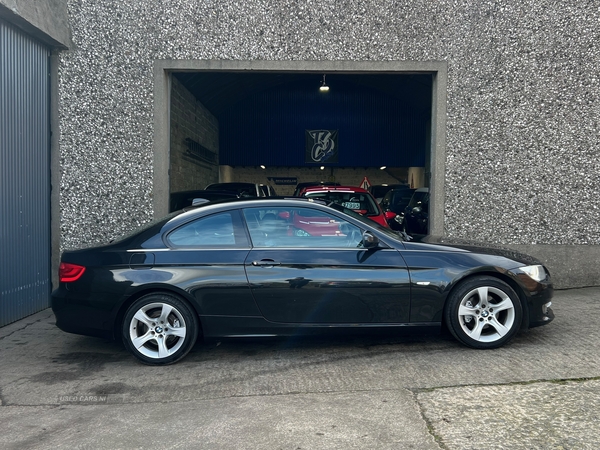 BMW 3 Series COUPE in Down