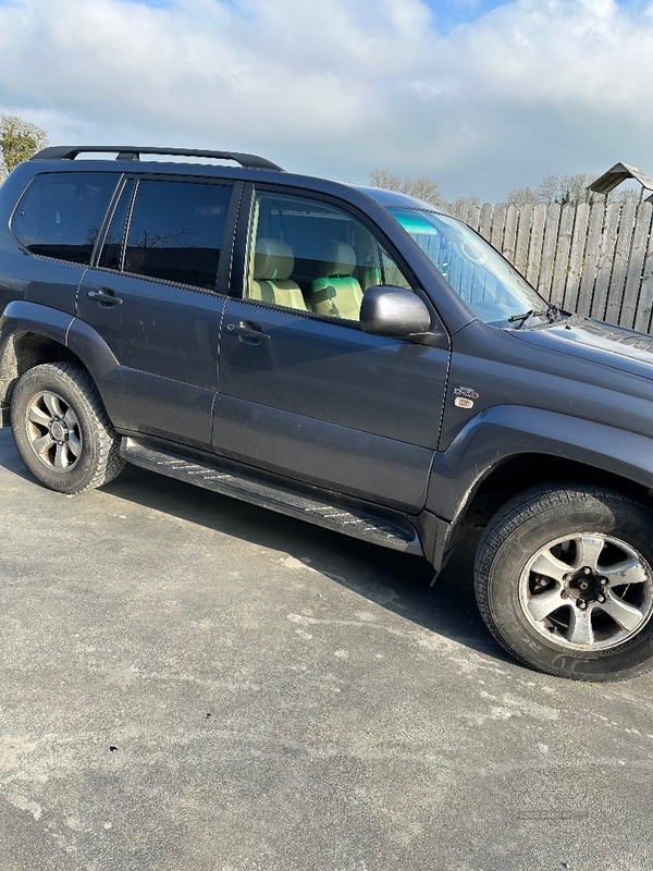 Toyota Land Cruiser 3.0 D-4D Invincible 5dr Auto in Armagh