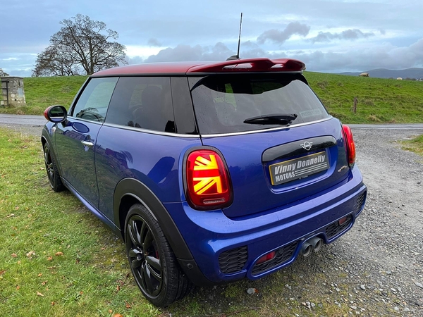 MINI Hatch in Down