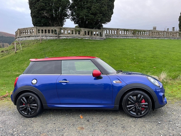 MINI Hatch in Down