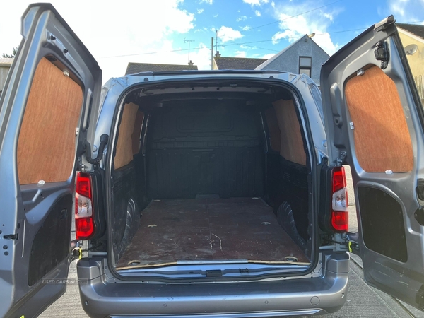 Vauxhall Combo CARGO L2 DIESEL in Down