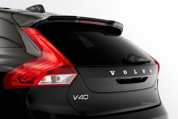 Volvo V40 2.0 T3 R-DESIGN EDITION 5d 151 BHP in Derry / Londonderry