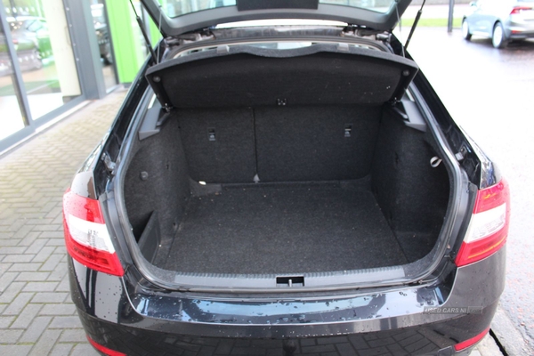 Skoda Octavia Hatch SE 1.6 TDI 115 PS DSG in Antrim