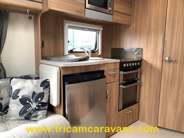 Swift Challenger Sport 442/2, Immaculate, Separate Shower in Down