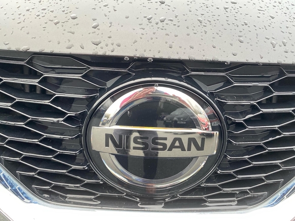 Nissan Qashqai 1.3 Dig-T N-Connecta 5Dr [Glass Roof Pack] in Armagh