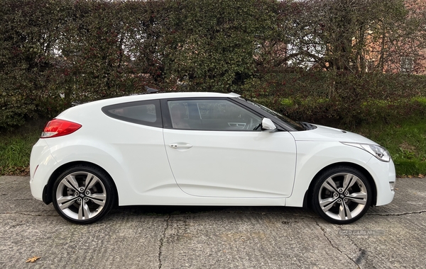 Hyundai Veloster COUPE in Down