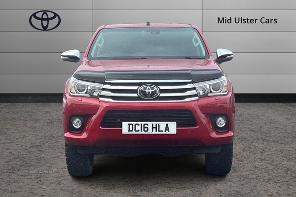Toyota Hilux 2.4 D-4D Invincible Auto 4WD Euro 6 4dr (TSS) in Tyrone