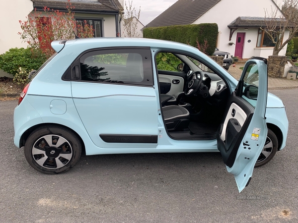 Renault Twingo 1.0 SCE Play 5dr in Down
