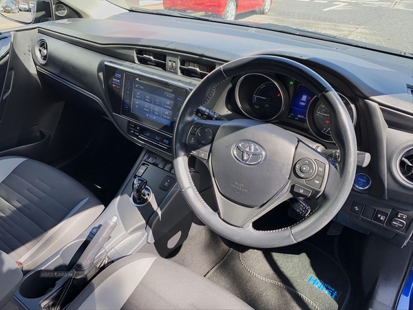 Toyota Auris 1.8 Hybrid Icon Tech Tss 5Dr Cvt in Down